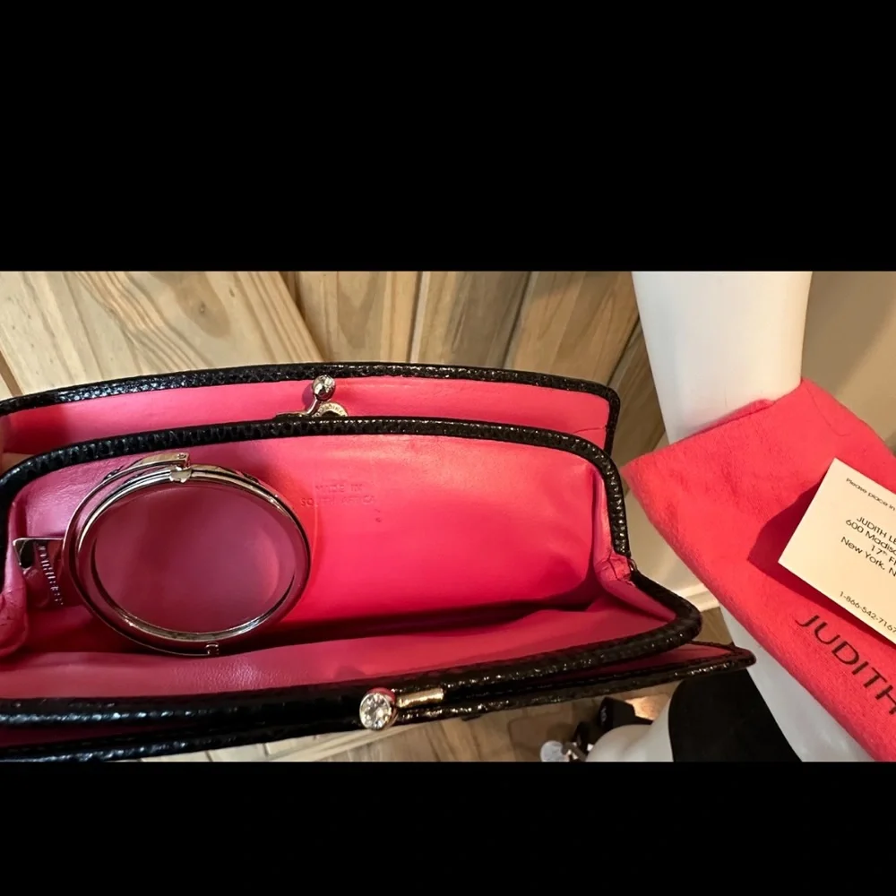 New stunning Judith Leiber genuine lizard skin clutch wallet